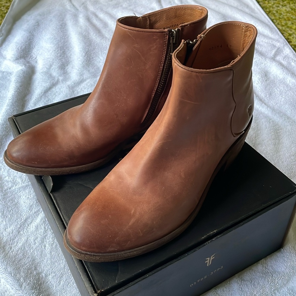 FRYE Carson Piping Bootie NIB Tan Size 8.5